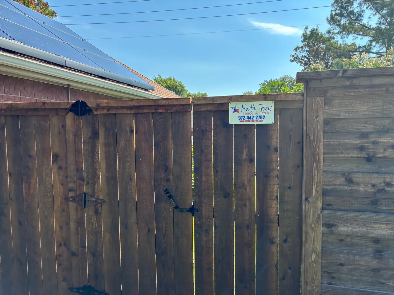 6’ & 8’ pre-stained western red cedar fence side by side style with double trim. — Wylie
