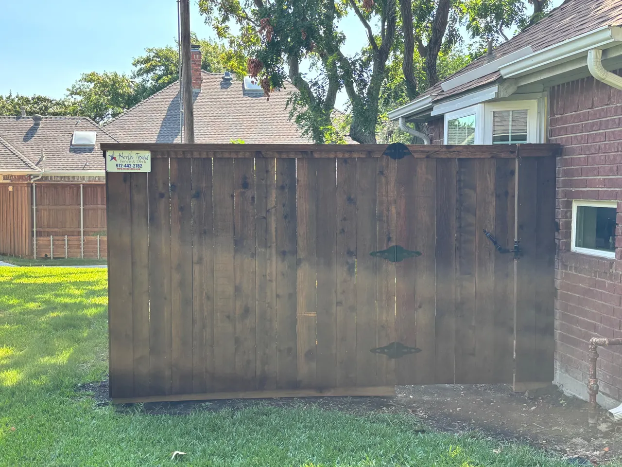 6’ & 8’ pre-stained western red cedar fence side by side style with double trim. — Wylie