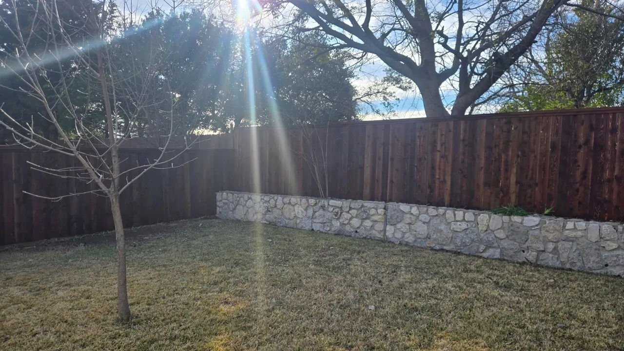 6 ft cedar fence pre-stained — Allen