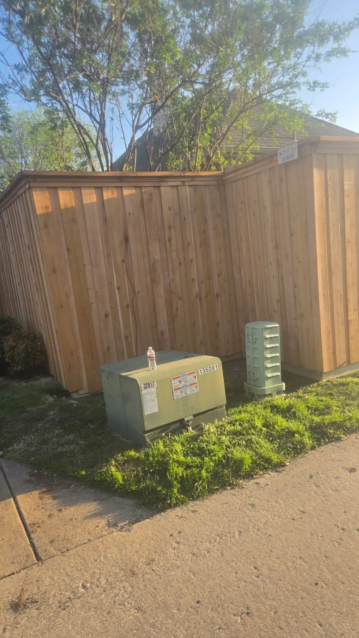 8 ft cedar Board on Board w/ 2” x 6” cedar cap & double trim. — Royse City
