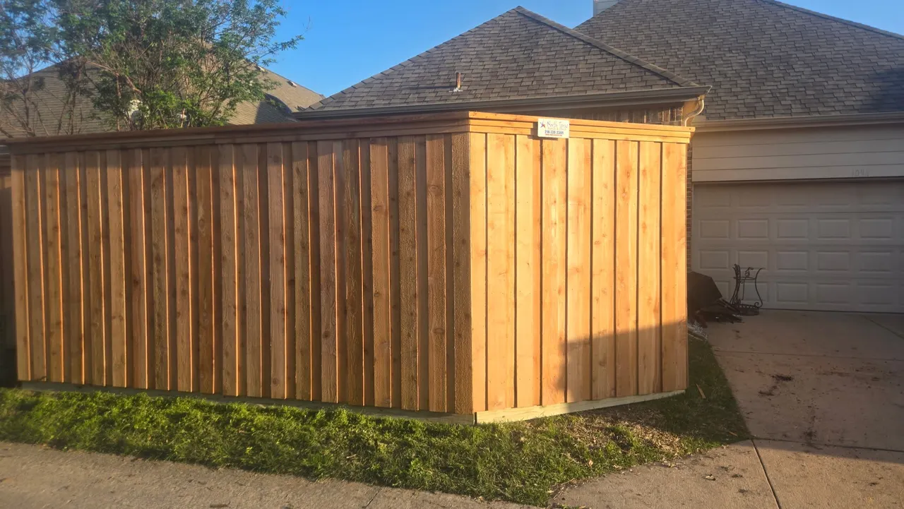 8 ft cedar Board on Board w/ 2” x 6” cedar cap & double trim. — Royse City