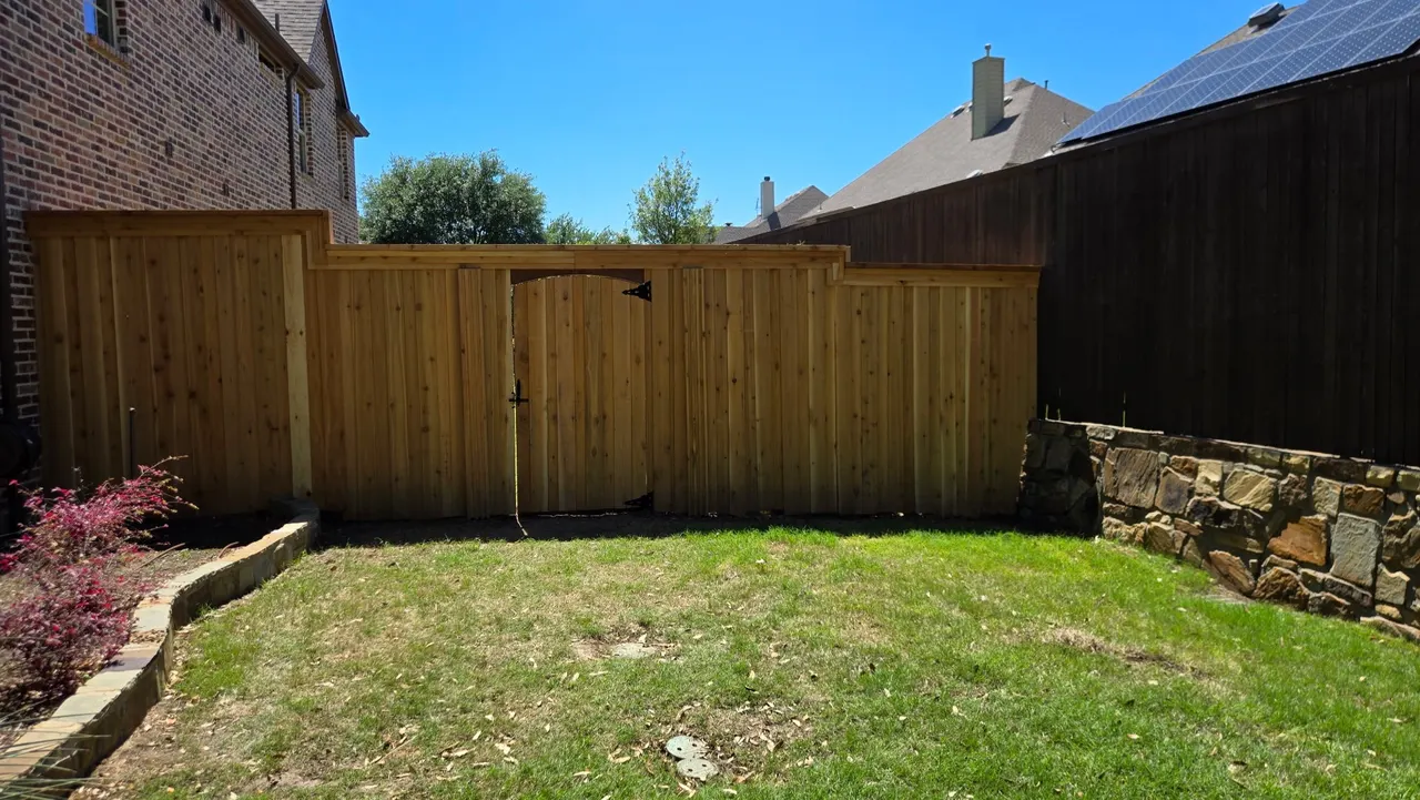 8 ft cedar board on board w/ cedar 2” x 6” cap and triple trim. — Mckinney