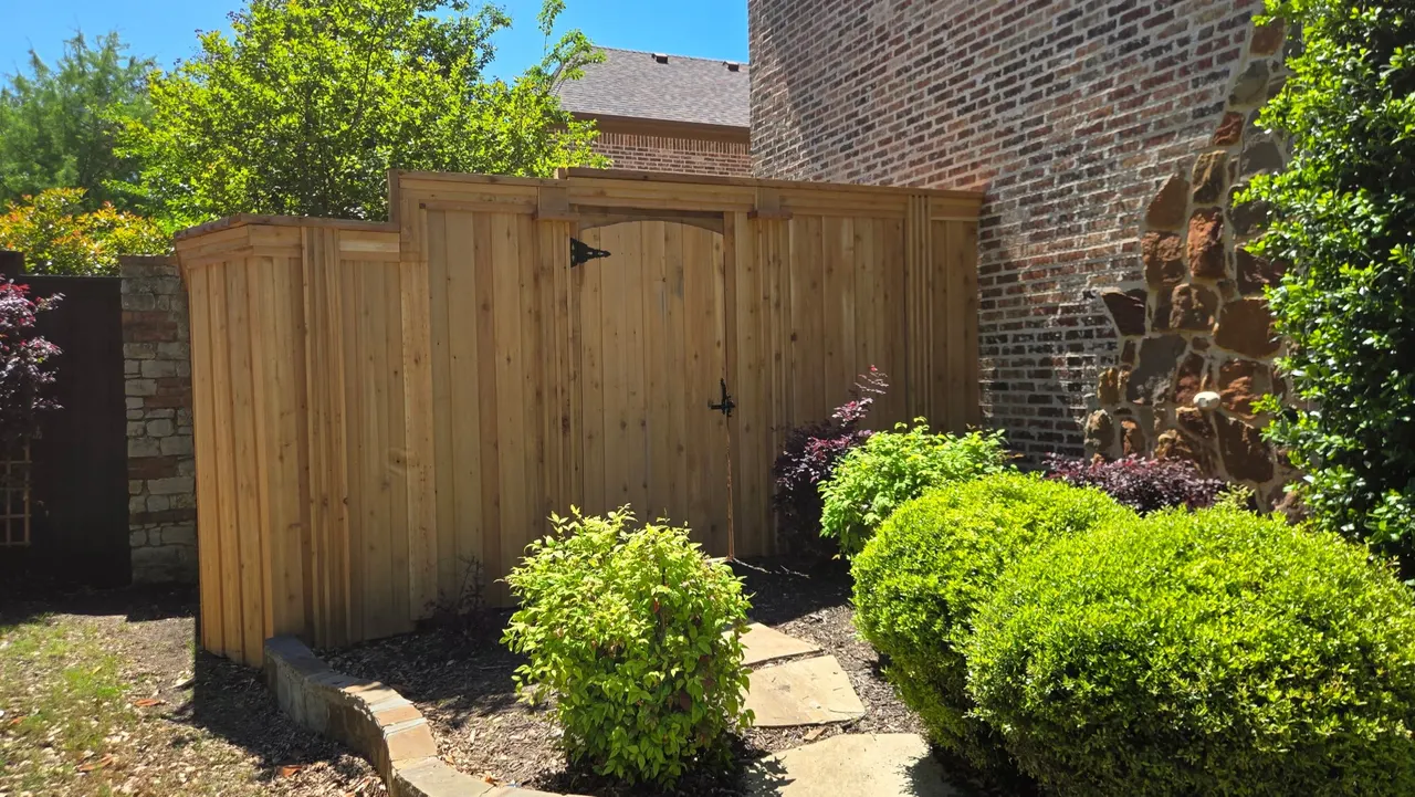 8 ft cedar board on board w/ cedar 2” x 6” cap and triple trim. — Mckinney