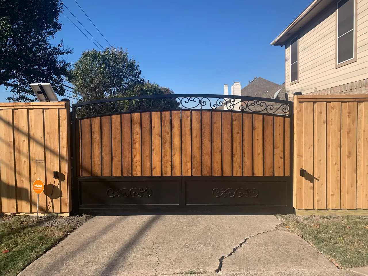 Motorized custom driveway swing gates — The Colony