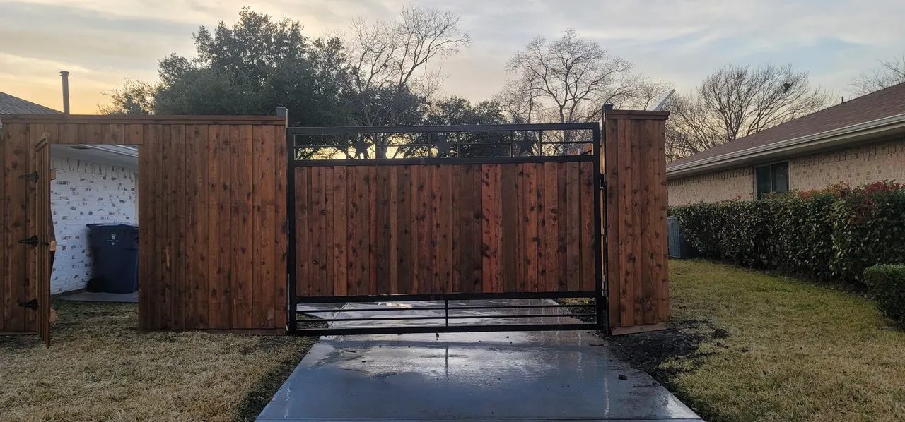Motorized custom driveway swing gates — The Colony