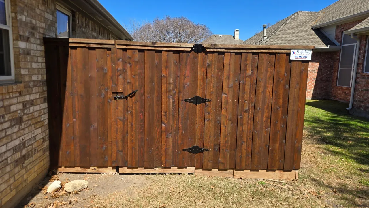 Western red cedar fence board on board — Richardson