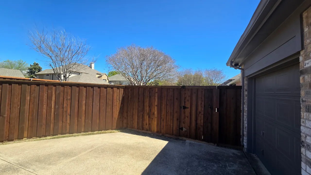 Western red cedar fence board on board — Richardson